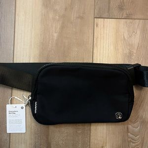 FAST SHiP Lululemon Lulu black Fanny everywhere belt bag 1L